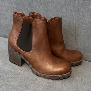 Women's Brown Chunky Heel Chelsea Boot